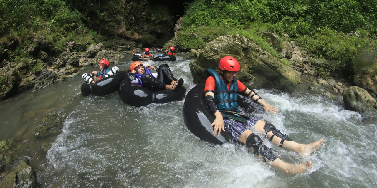Destinasi Water Rafting Paling Menantang Di Indonesia