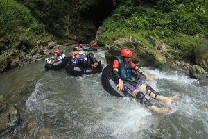 Destinasi Water Rafting Paling Menantang Di Indonesia