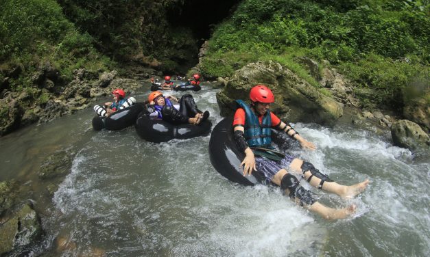 Destinasi Water Rafting Paling Menantang Di Indonesia
