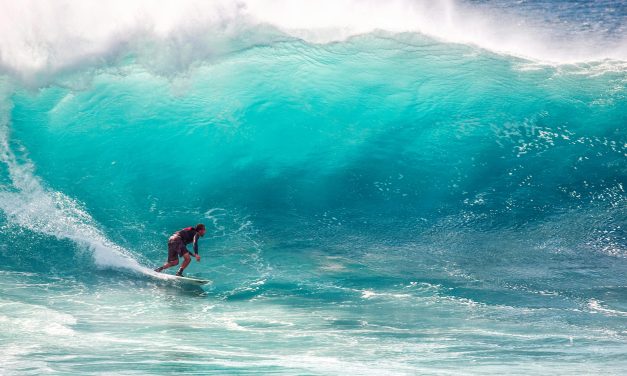 Mengenal Surfing: Olahraga Air Yang Kini Diminati Generasi Muda