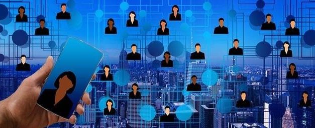 Peran Teknologi Di Balik Layar:  Membentuk Hubungan Manusia