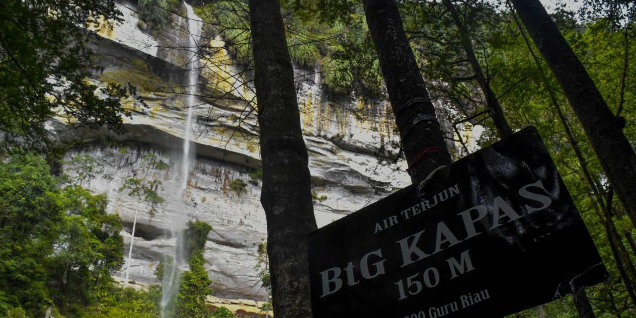 Keindahan Air Terjun Batang Kapas Yang Tersembunyi Di SUMBAR