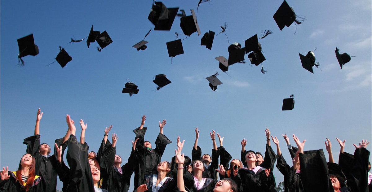 Gelar Akademik: Apakah Masih Penting Di Dunia Kerja?