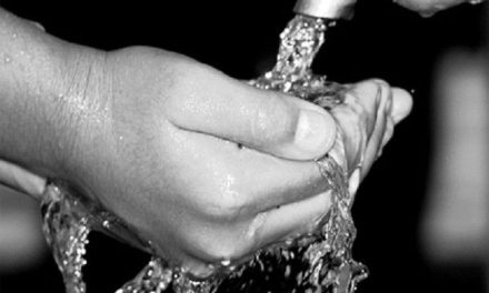 Konsumsi Air Masyarakat: Haruskah Negara Mengaturnya?