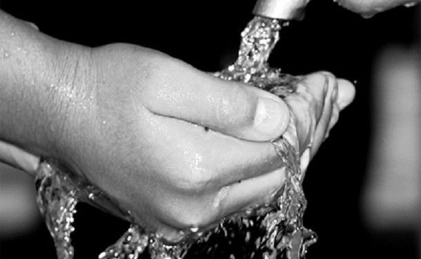 Konsumsi Air Masyarakat: Haruskah Negara Mengaturnya?