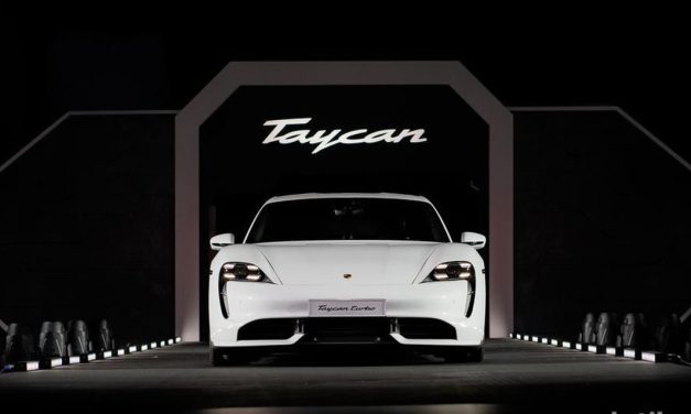 Mobil Porsche Taycan Memiliki Warna Unik Dan Desain Memikat