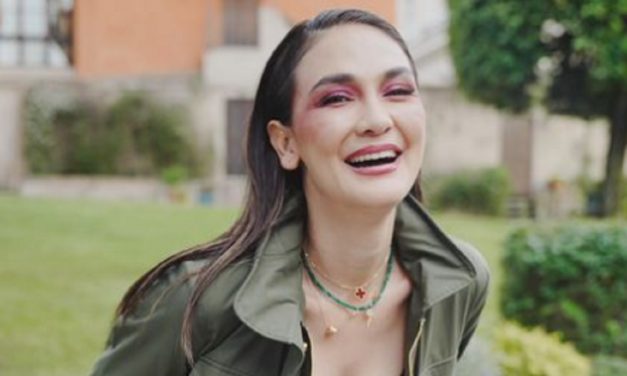 Menjadi Otentik Di Tengah Sorotan Dunia Maya