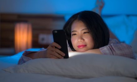 Saat Layar Jadi Dunia Kita: Apa Kita Masih Benar Benar Hidup?