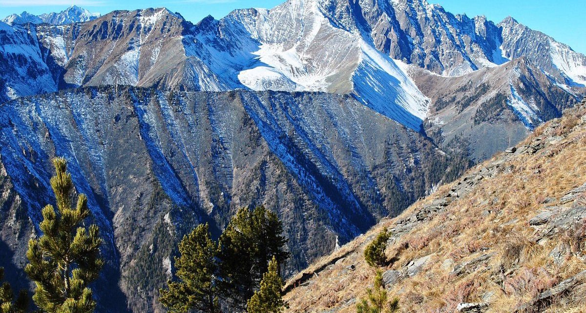 Fakta Menarik Pegunungan Kharaulakh Memiliki Struktur Aneh