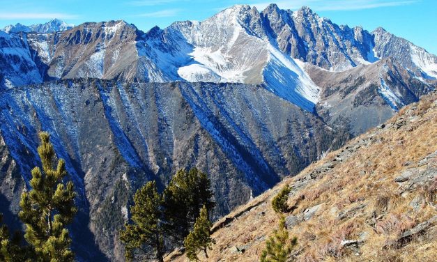 Fakta Menarik Pegunungan Kharaulakh Memiliki Struktur Aneh