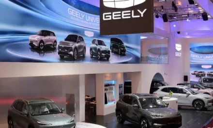 Debut Manis Geely Di GIIAS 2025: 866 Unit Di Pesan Pengunjung