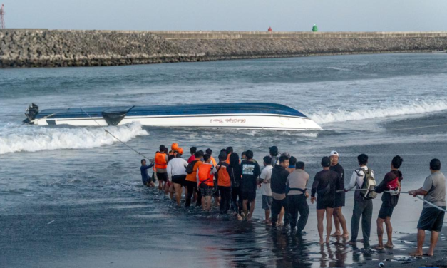 Kapal Cepat Dolphin Cruise II Terbalik Di Bali, Korban Tewas WNA