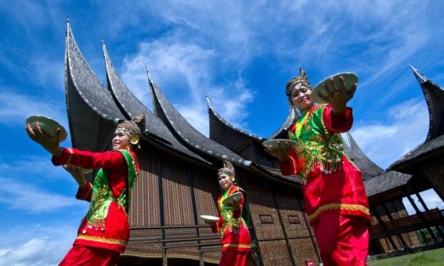 Tari Piring, Tarian Unik Dari Sumatera Barat Yang Mendunia
