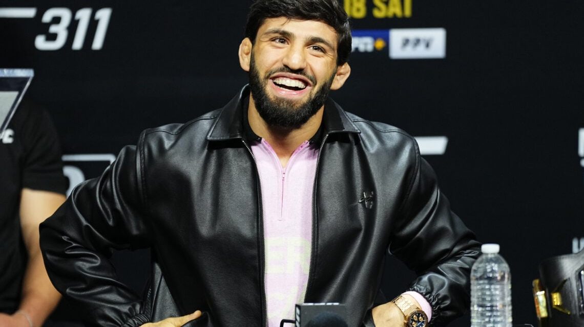 Hasil UFC Qatar: Arman Tsarukyan Taklukkan Hooker