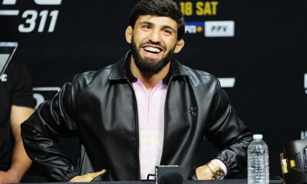 Hasil UFC Qatar: Arman Tsarukyan Taklukkan Hooker