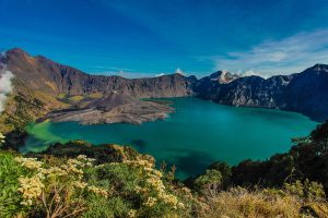 Magis di Atas Awan: Pesona Tak Terlupakan Gunung Rinjani