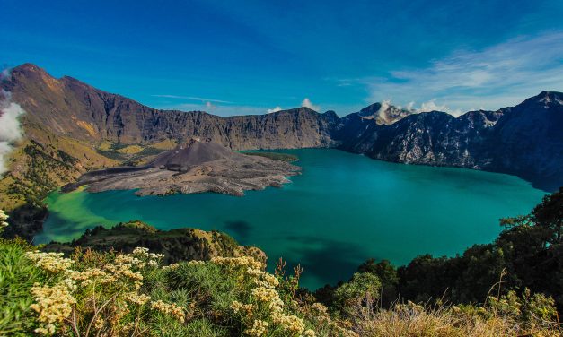 Menjemput Magis di Atas Awan: Pesona Tak Terlupakan Gunung Rinjani