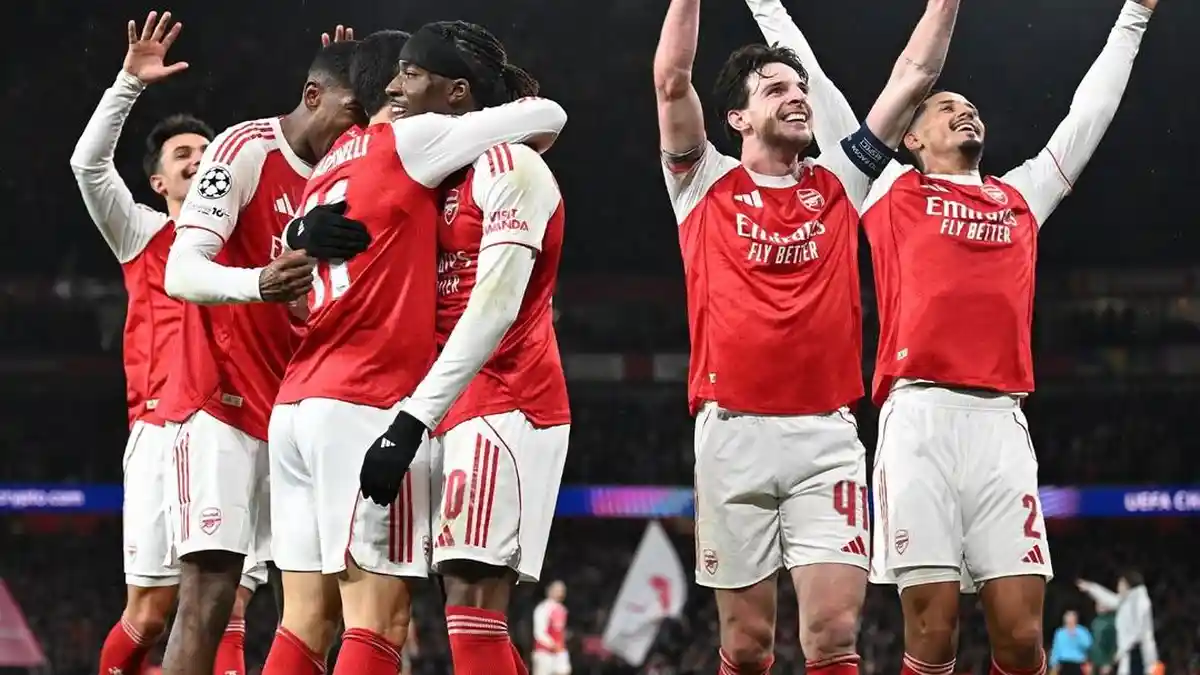 Potret Kontras: MU Babak Belur, Arsenal Juara?