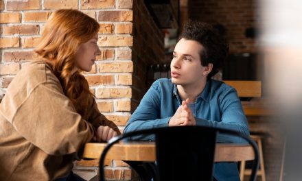 Mau Jadi Karismatik? Cukup Terapkan 5 Kebiasaan Simpel Ini!