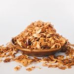 Tips Simpan Bawang Goreng Kriuk Versi TasteAtlas