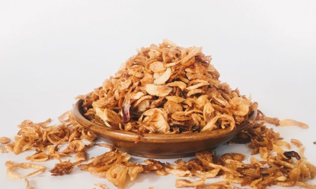 Tips Simpan Bawang Goreng Kriuk Versi TasteAtlas