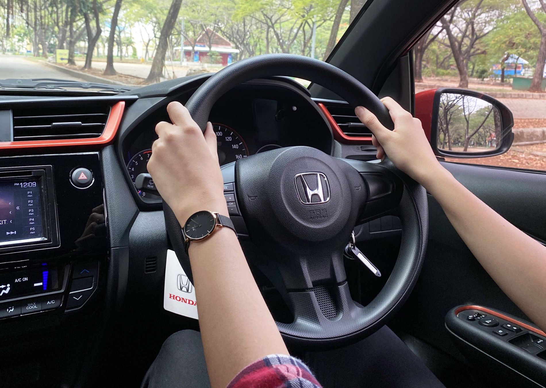3 Trik Simpel Buat Pemula Biar Gak Kaku Pas Belajar Mobil
