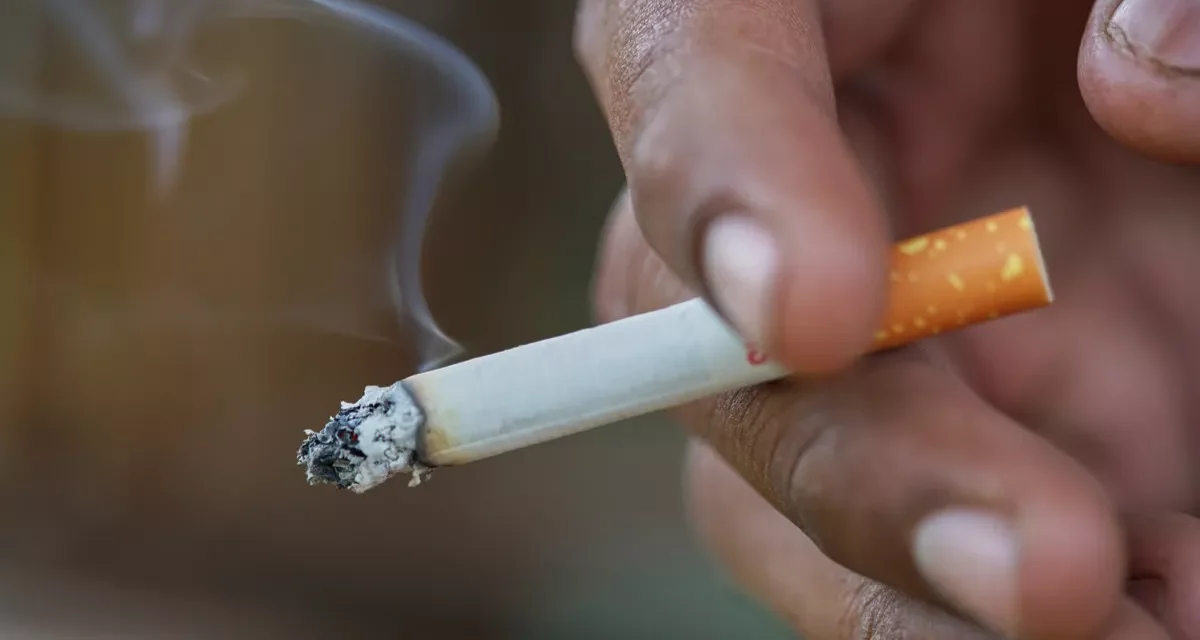 Anti Cekcok! 3 Trik Sopan Tegur Perokok Di Jalanan