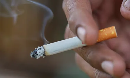 Anti Cekcok! 3 Trik Sopan Tegur Perokok Di Jalanan