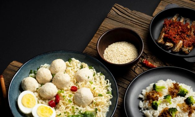 Anatomi Dobel Karbo: Mengapa Kombinasi Nasi Dan Mi?
