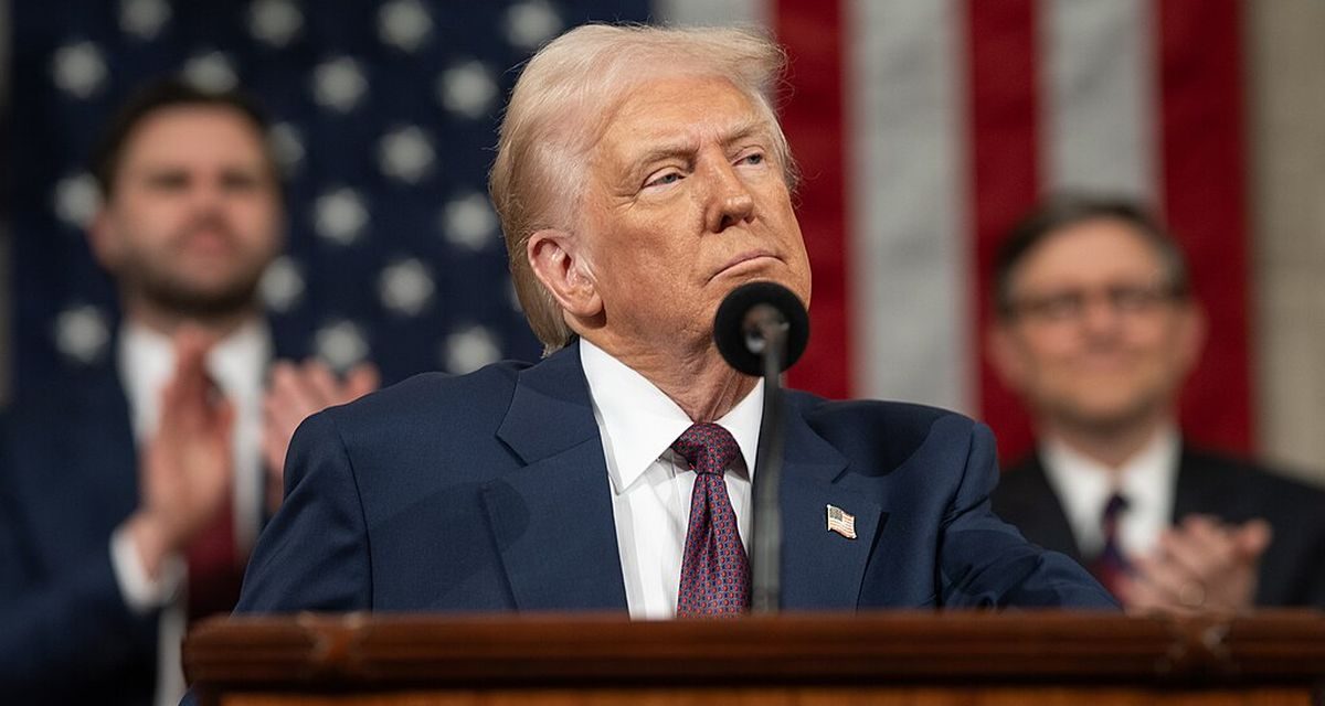 Ancaman Gila Trump: Siap Pasang Tarif 100% Untuk Chip Impor