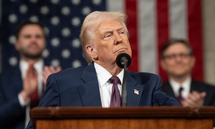 Ancaman Gila Trump: Siap Pasang Tarif 100% Untuk Chip Impor