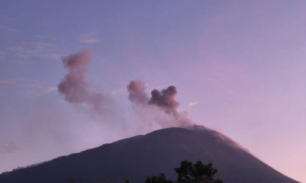 Ile Lewotolok Erupsi Lagi, Radius 3 Km Harus Kosong