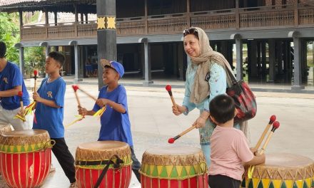 Turis Asal Pakistan Curi Perhatian Usai Lihai Main Musik Dol